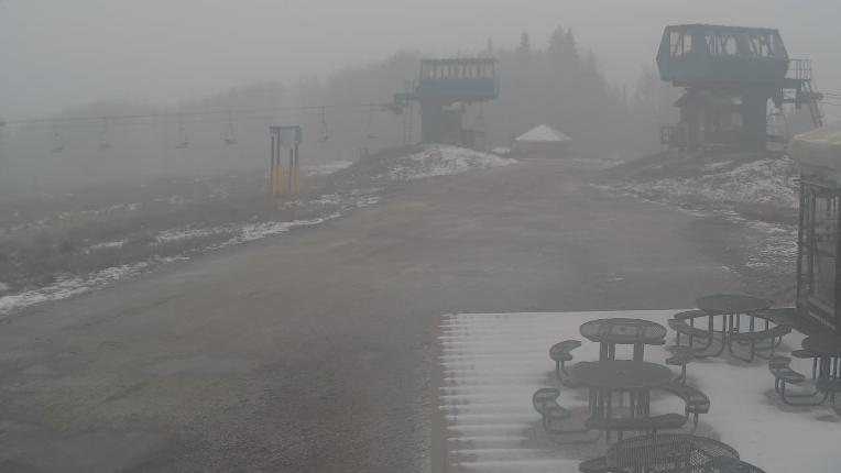 Webcam Crested Butte: Umbrella Bar at Ten Peaks