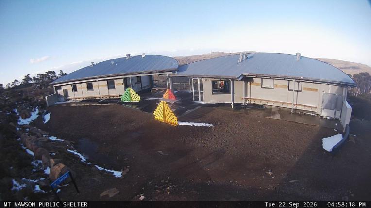 Webcam Mount Mawson: Public shelter