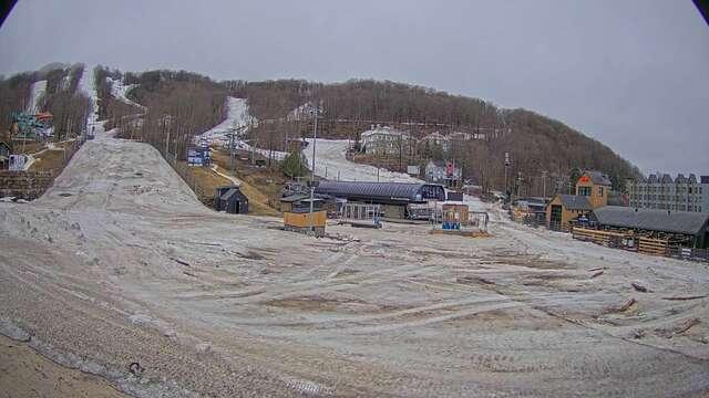 Webcam Bromont: Lift Express du Village