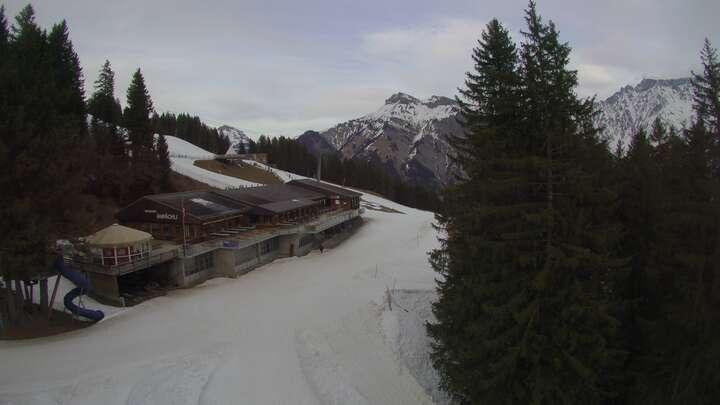 Webcam Elm: Sportbahnen Ämpächli