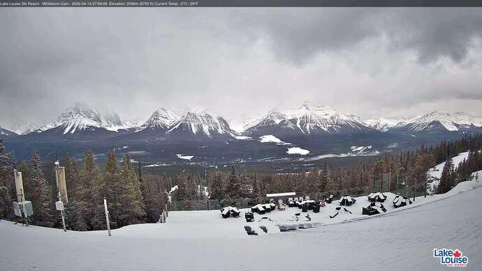 Webcam Lake Louise: Whitehorn Bistro Patio
