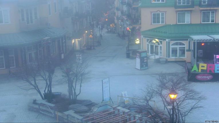 Webcam Tremblant: Place Sr-Bernard